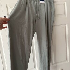 Old Navy Light Gray woman’s trousers